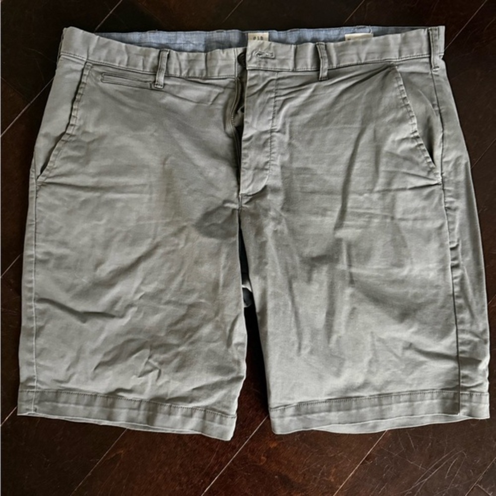 GAP brand Men’s Casual Gray Shorts Size 36 Pair 3 of 4 Available!